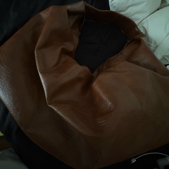 Elegant Brown Leather Hobo Bag - Picture 2 of 3